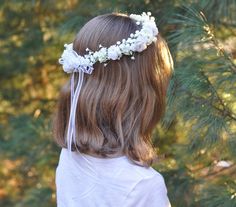 "This is a faux flower wreathmade with white babies breath and white roses that can be used for a bridal hair piece, or a flower girl halo, or just for fun! This wreath can be made to other sizes, please see the drop down menu. Matching wedding flowers are also available, so please ask us about a full wedding flower package including bridesmaid bouquets, boutonnieres, corsages and hair wreaths. Your order will be packaged securely, insured and trackable. Once your order ships you will receive th Flower Crown White, Flower Girl Wreaths, Communion Headpiece, Flower Girl Halo, Girls Halo, Flower Girl Headpiece, Communion Veils, White Flower Crown, Wedding Flower Design