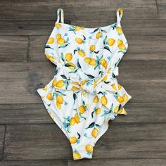 Jessica Simpson Nice Lemons Printed Tie-Waist One-Piece Swimsuit Nwt Womens Size Medium New! Yellow One-piece Beachwear For Swimming, Yellow One Piece Swimwear For Beach, Yellow Beachwear One-piece For Poolside, Yellow Beachwear One-pieces For Swimming, Yellow Beachwear One Piece For Swimming, Yellow Beachwear One Piece For Poolside, Yellow Printed One-piece Swimwear, Yellow One-piece For Beach Party, Yellow Beachwear One-piece For Vacation