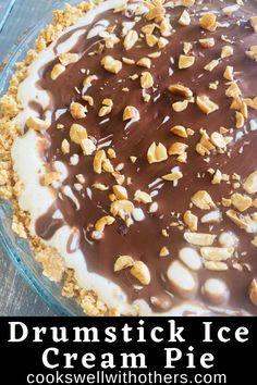 ice cream pie topped with chocolate and peanuts Ranch Slaw, Drumstick Ice Cream, Ice Cream Pie Recipe, Honey Sriracha Chicken, Ice Cream Pie, Sriracha Chicken, Ice Cream Cake Recipe, Dessert Simple, Cream Pie Recipes