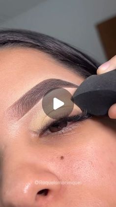 Mua Tutorial, Eyeshadow Hacks, Eyebrows Tutorial, Dark Eye Makeup, Glowing Makeup, Eyebrow Tutorial, Makeup Transformation, Makeup For Black Women, Eyeshadow Tutorial