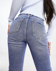 Jeans van Stradivarius De denim van je dromen Slim-fit mom Hoge taille Riemlussen Met vijf zakken Slim Mom Jeans, Mama Jeans, Stradivarius Jeans, Jeans Mom, Mom Jean, Maxi Dress Trend, Curves Workout, Skirted Swimwear, Prom Party Dresses