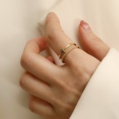 Color: 14K Gold Size: Adjustable Opening Fashion Element: Circle, Ring, Line Style: Simple Finger Design, Gold Finger Rings, Ring Jewellery Design, Index Finger Rings, Cold Style, Gold Rings Simple, Fingers Design, Index Finger, Circle Ring