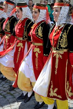 Traditional Turkish Folklore Dance and Costumes Traditional Turkish Clothing, Turkish Dance, Turkish Costume, Traditional Turkey