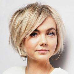 Short Womens Haircuts For Round Faces, Chin Length Stacked Bob Fine Hair, Jaw Line Haircuts, Short Bob Hairstyle Women Thick Hair, Bluntcut Bob Hairstyles, 40 Woman Hairstyles, Short Shaggy Bob Choppy Layers, Soft Pixie Haircut, Bob With Face Framing Layers