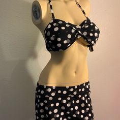 Jantzen Skirted Bikini In Black With White Polka Dots Bra Has Light Molded Pads Removable Strap Can Be Worn Strapless, Crisscross Style. Bottom Skirted. Nwt Size 10 Peplum Tankini, Black Tankini Top, Swimsuit Skirt, Floral Tankini, Glow Up, Black Tankini, Tankini Swim Tops, Women Swimsuits, Polka Dots