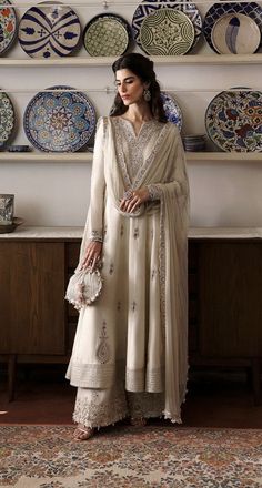 Pakistani Semi Formal Dresses, Classy Lengha, Pajami Suits Design, Simple Indian Wedding Outfits, Pakistani Wedding Suits, Pakistani Eid Outfits, Eid Outfits Ideas, Desi Dress, Pakistani Formal Dresses