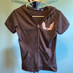 Nwot Like An Angel Vintage Juniors Large Short Sleeved Hoodie With Matching Capri Pants. Gray With White Angel Wings And Rhinestones. Super Cute!! #5 Fitted Zip Up, Short Sleeved Hoodie, Short Sleeve Hoodies, Clothes Lookbook, Body Tea, Xmas Wishlist, White Angel Wings, Kitty Clothes, Hello Kitty Clothes