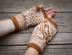 ❖ Knitting instructions / WILDBIRD Mittens / fingerless gloves / download / pdf file / German and English ❖ Size - One size Total length: 19 cm, width: 9.5 cm ❖Yarn Kunschtwerk Wandersfrau - hand-dyed opal sweater and sock yarn (75% virgin wool, 25% polyamide, running length 425 m/100g) C1: approx. 25 g in the color Rust (orange-brown) C2: approx. 25 g in natural color (white) ❖Needles Double pointed needles 2.5 mm (or needle size to get the gauge) 2 mm double pointed needles for the cuffs (or s Mittens Knitting, German English, Knitting Instructions, Double Pointed Needles