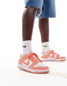 Chaussures par Nike Pour apporter une touche de couleur Modèle bas Fermeture à lacets Languette et cheville rembourrées Griffe Nike emblématique Perforées pour une meilleure ventilation Semelle intermédiaire en mousse pour plus de légèreté et de confort Semelle extérieure en caoutchouc résistant Semelle concentrique antidérapante Remarque : vous ne pouvez acheter qu'une seule unité de ce produit par commande Les clients qui essayent de commander plus d'une paire pourront voir leur commande annu… Nike Branding, Buy Jeans, Running Trainers, Nike Brand, Trainer Heels, Red Sneakers, Wide Jeans, Jumpsuit Shorts Rompers, Orange Fashion