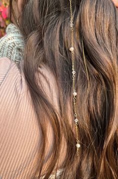 Channel your inner ocean princess with this mermaid-inspired hair chain. The easiest way to spruce up any hairstyle! Style with braids, curls, buns, bandanas! The possibilities are endless, and these chains are so elegant. Made with freshwater pearls, bicone crystals and 14k gold plated or sterling silver chain + findings.  > this is a double chain hair charm! when ordering, order the length you want the longest (pearl/crystal) strand to be! the second strand will be adjusted to compliment the length you've chosen! :)  all hair charms are now made with weft clips! If you'd prefer a lobster clasp just leave a note when placing your order! weft clips are available in multiple colors to suit all hair types! choose between black, dark brown, light brown, or white!! pls specify which color you' Style With Braids, Ocean Princess, Hair Charm, Sea Hair, Braids Curls, Hair Accessories Gold, Bob Hair Color, Hair Chain, Hair Charms