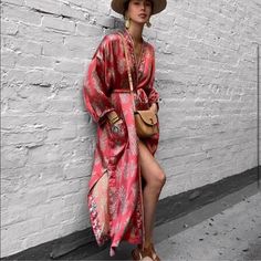 Brand New, With Tag , Never Worn! Casual Kimono Dress, Robe Kim+ono, Silk Kimono Robe Kim+ono, Boho Kimono Velvet, Boho Kimono Winter, Luxury Shorts With Belt Loops For Party, Luxury Party Shorts With Belt Loops, Lined Velvet Kimono, Mother Of The Bride Kimono