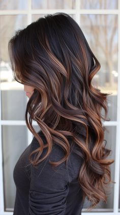 38 Cute Caramel Balayage Hairstyles You Need To Try In 2024 Butterfly Cut, Caramel Balayage, Brunette Balayage Hair, Brown Hair Balayage, Balayage Brunette, Hair Inspiration Color, Fall Hair Color