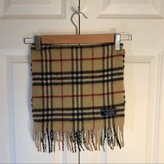 This Is An Authentic Vintage Burberry Scarf In Amazing Condition! This Is Perfect For The Fall And A Great Accessory To Any Cute Outfit! Please Ask Any Questions! Butberry Scarf, Pink Lululemon Shorts, Burberry Plaid, Burberry Classic, Silk Twill Scarf, Burberry Scarf, Linen Scarves, Scarf Vintage, Checked Scarf