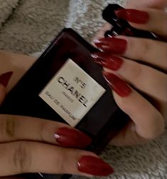 Burgundy Aesthetic, Vintage Foto's, Chanel Perfume, Cherry Cola, Lana Del Ray