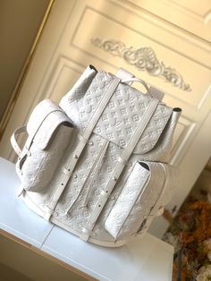 SSC Fashion Lu-Vi bags - 17748 A+ Excellent Quality copies; Contact us if you've any questions in your mind. Lv Duffle Bag, Product Catalogue, Model Design, Celine Luggage, Louis Vuitton Bag, Luxury Bags, Design Details, Contact Us, Duffle Bag