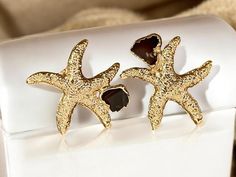 Bring a touch of the ocean to your wardrobe with these stunning gold starfish statement earrings. These intricately textured earrings are crafted in a radiant gold-tone finish and feature a beautiful natural agate stone accent, adding a hint of earthy elegance to your look. Whether you're dressing up for a summer party or adding a bit of beachy charm to your everyday style, these earrings are the perfect accessory. Handcrafted with attention to detail, these lightweight earrings are both stylish Nature Inspired Fashion, Ocean Inspired Jewelry, Boho Chic Earrings, Chic Earrings, Ocean Inspired, Jewelry Boho, Inspired Jewelry, Ocean Inspiration, Light Weight Earrings