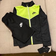 Nwt 2piece Activewear Set Boys Size 4 By Nike Activewear Sets, Kids Nike, Matching Sets, Kids Shop, Active Wear, Size 4, Nike, How To Wear, Black