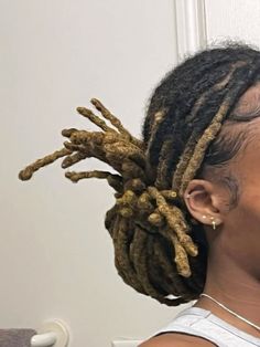 Loc Edges, Edges With Locs, Locs No Retwist, No Retwist Loc Styles, Locs Brown, Brown Locs, Edge Tutorial, Styles Locs, Loc Bun