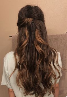 Wedding Hairstyles Updo Messy, Rambut Brunette, Elegant Wedding Hair, Wedding Hair Down, Wedding Hairstyles Updo, Wedding Updo, Half Up Hair, Long Wigs, Wedding Hair And Makeup