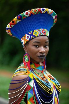 Here are beautiful jewelry statement pieces you can use to showcase your African heritage. #Africa #AfricanJewelry #AfricanStyle #AfricanFashion #TraditionalAccessories #AfricanHeritage #AftricanAccesssories South Africa Fashion Traditional, Traditional Clothing African, Zulu Hats South Africa, African Beautiful Women, Zulu Patterns, Zulu Hat