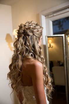 Prom Hair For Long Curly Hair, Curly Hairdo For Wedding, Textured Wedding Hairstyles, Wedding Dress With Natural Curly Hair, Very Curly Wedding Hair, Curly Hair Wedding Styles With Tiara, Curly Hair Down Styles Wedding, Formal Hair Naturally Curly, Wedding Long Curly Hair