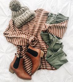 Winter Mode Outfits, Army Green Pants, Boating Outfit, Louis Armstrong, Clothes And Shoes, Brown Booties, Fall Candles, Minimal Chic