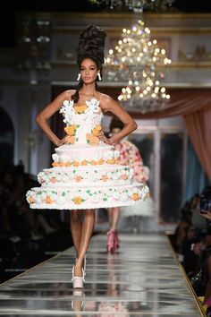 Cake Inspired Dress, Cake Dress Fashion, Moschino Cake, Milan Runway, Placemat Patterns, Quilted Placemat, Cake Outfit, Fashion Cake