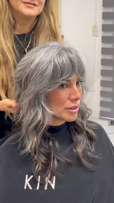 Vero Sainz Peluquería on Instagram: "Shaggy Look para @alicia_madoka 💫 hair: @sainz_vero_ #shag #shaggy #shaghair #wolfcut #kincosmetics #shaggyhaircut #shaghaircut #curtainbangs #bangs #cabelloshag #hair #hairtrends #silverhair #silverhairdontcare #hairtrends2022" Grey Shaggy Hair, Long Shag Gray Hair, Long Shag Haircut Grey Hair, Grey Shag Haircut, Grey Shag Hairstyles, White Streak In Hair, Gray Shag, Corte Shaggy, Haircut Gray Hair