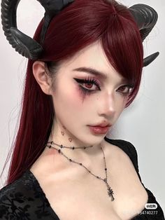 Vanpire Makeup, Succubus Costume, Horn Headdress, Hooded Eye Makeup Tutorial, Devil Makeup, Horror Halloween Costumes, Cute Halloween Makeup, Anime Makeup, Devil Costume