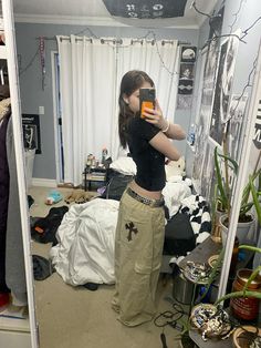 #grunge #y2k #y2kgrunge #skate #skater #emo #y2kskate #dcshoss #dc #affliction #baggy #baggyjeans #jorts #baggyjorts #2000s Baggy Woman Outfit, Teenage Dirt Bag Outfits, Skater Gf Outfit, Baggy Streetwear Aesthetic, Y2kgrunge Outfits, Baggy Jorts Outfit Women’s, Grunge Gym Aesthetic, Baggy Jeans Outfit Emo, Y2k Jorts Outfit Women’s