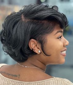 Voluminous Short Black Bob Natural Hair Short Cuts, Short Hair Black, Black Bob, Short Hair Pixie Cuts, Short Sassy Hair, Pelo Afro