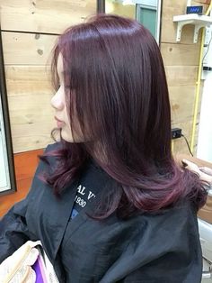 Dark Cherry Red Hair Medium Length, Dark Red Hair Korean, Korean Red Brown Hair Color, Cherry Coke Hair Color Aesthetic, Cherry Cola Hair Color Aesthetic, Cherry Cola