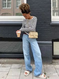 Here Is How To Wear A Wide Leg Jeans Outfit + 80 Ideas How To Wear Wide Leg Jeans Outfits, Stone Wash Jeans Outfit, Jeans Wide Leg Outfits, What To Wear With Wide Leg Jeans, Wide Leg Jeans Outfit Spring, Wide Legged Jeans Outfit, Wide Leg Jean Outfits, How To Wear Wide Leg Jeans, Loose Jeans Outfit