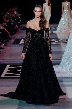 Modern Gowns, Georges Hobeika Couture, Hobeika Couture, Witch Style, Women's Runway Fashion, Modern Gown, News Photography, 2019 Couture, Paris Haute Couture