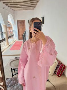 Moroccan Clothing, Pakistani Formal Dresses, Moroccan Fashion, Mode Abaya, Modest Dresses Casual, Moroccan Dress, Modesty Fashion, Simple Pakistani Dresses