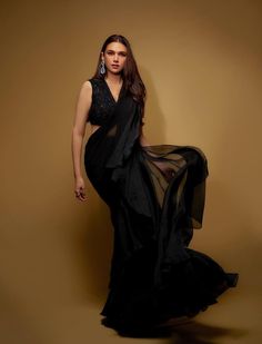 👗 Ridhi Mehra 💍 AMARIS by Prerna Rajpal | styled by Sanam Ratansi Ruffled Saree, Petticoat Pattern, Aditi Rao Hydari, Ridhi Mehra, Aditi Rao, Saree Petticoat, Ruffle Saree, Hand Work Blouse, Black Saree