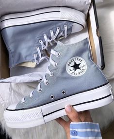 Boty Converse, Wallpaper Nike, Cute Converse Shoes, Converse Outfits, Cute Converse, Trendy Shoes Sneakers, Dr Shoes, Preppy Shoes, Cute Nike Shoes