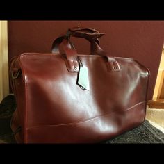 Unisex Jack Spade Maroon Leather Duffle Travel Bag (Brand New) ***Gorgeous!!! *** Designer Leather Duffle Bag For Shopping, Elegant Brown Duffle Bag For Shopping, Classic Duffle Bag For Shopping, Classic Rectangular Duffle Bag For Shopping, Classic Burgundy Satchel With Large Capacity, Classic Large Capacity Burgundy Satchel, Luxury Burgundy Shoulder Bag For Travel, Luxury Large Capacity Burgundy Bag, Classic Burgundy Bag With Dust Bag Included