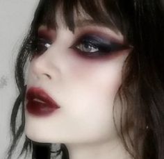 Romantic Goth Makeup, Halloween Backgrounds Wallpapers, Victorian Makeup, Vamp Makeup, Halloween Nails 2022, Wallpapers Halloween, Pfp Halloween, Halloween Tattoo Ideas