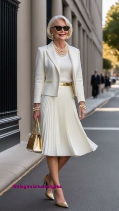 Classy Business Outfits, Church Dresses, Church Outfits, Royal Fashion, Business Outfits, Dress And Heels, Elegant Outfit, All About Fashion, Elegant Woman