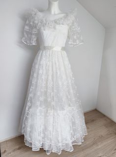 Small size like XS xxs EU. Condition greate, ribbon in waist, lace all iber the dress, frills. Decorative dress Bride White Gown, Conservative Dress, Ceremony Outfit, Conservative Dresses, White Gown, Wedding Dress Lace, White Gowns, Vintage Gowns, Dress Lace