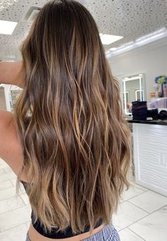 Light Brunette Hair, Brown Hair Inspo, Brunette Hair With Highlights, Brown Hair With Blonde Highlights, Brunette Balayage Hair, Brown Hair Balayage, Blonde Hair Inspiration, Hair Stylies, Balayage Brunette