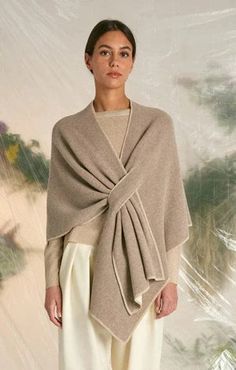 Firenze Wrap Merino Double Noisette & Cream | Selleria Veneta Elegant Wrap For Spring, Elegant Beige Scarf Wrap, Elegant Beige Wrap Scarf, Elegant Cashmere Wraps For Fall, Elegant Fall Cashmere Wraps, Elegant Beige Wrap For Winter, Elegant Beige Winter Wrap, Elegant Beige Wrap For Fall, Elegant Beige Wraps For Fall