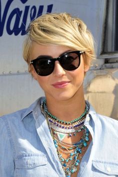 Short hair pixie cut hairstyle with glasses ideas 2 Julianne Hough Hair Short, Julianne Hough Short Hair, Funky Punky, Julianne Hough Hair, Julianne Hough Style, Short Hairstyles For Fine Hair, Blonde Balayage Bob, Haircut 2023, Hairstyles For Fine Hair