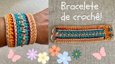 braceletes de crochet are shown on the left and right hand with flowers in the middle