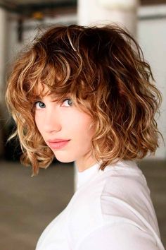 Cute Short Haircuts For Wavy Hair, Rocker Chic Hair Short, Short Wavy With Bangs, Medium Curly Haircuts With Bangs, Medium Wavy Hair With Bangs, Curly Hair Shoulder Length, Short Curly Hair With Bangs, Curly Hair Trends