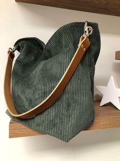 Large Hobo Bag, Diy Bag Designs, Tablet Bag, Green Corduroy, Large Handbags, Wallet Bag, Shopper Bag, Sewing Bag, Louis Vuitton Bag Neverfull