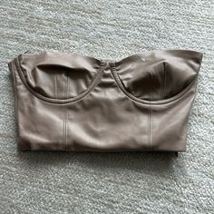 Leather Is In Great Condition. Has A Little Wear And Tear But Feels Brand New Fitted Beige Zara Crop Top, Cabo Verde, Zara Tops, Wear And Tear, Zara, Womens Tops, Crop Tops, Brand New, Fast Delivery