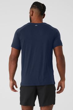 A short-sleeve staple, the Triumph Raglan Tee is soft enough to wear all day, every day. A slim, relaxed fit and classic crew neck make it the most versatile piece in your closet. Woman Back, Raglan Tee, Alo Yoga, Back Women, Jersey Design, New Woman, Crew Neck Tee, Perfect Fit, Jackets & Coats