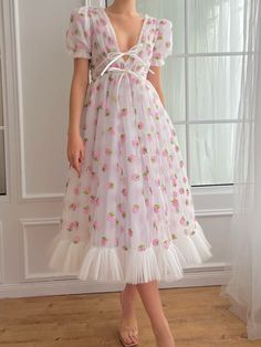 Strawberry Midi Dress White Fancy Birthday Outfits, Strawberry Dress Aesthetic, Puffy Birthday Dress, Lirika Matoshi Dress, Lirika Matoshi Strawberry Dress, Strawberry Clothes, Turner Dress, White Sun Dress, Organize Clothes